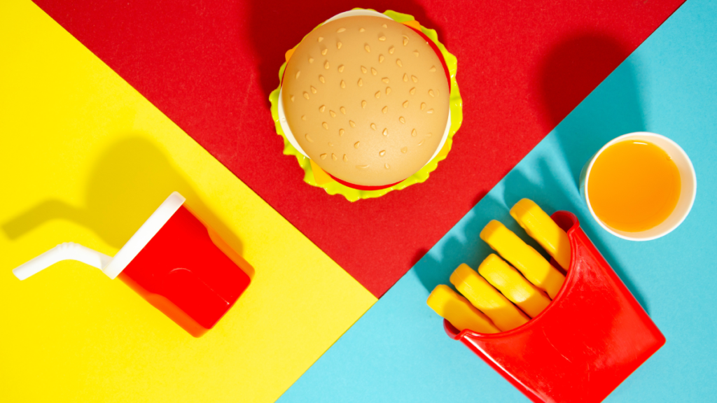 McDonald’s elimina la sonrisa de las cajas de Happy Meal en una Campaña sobre Salud Mental