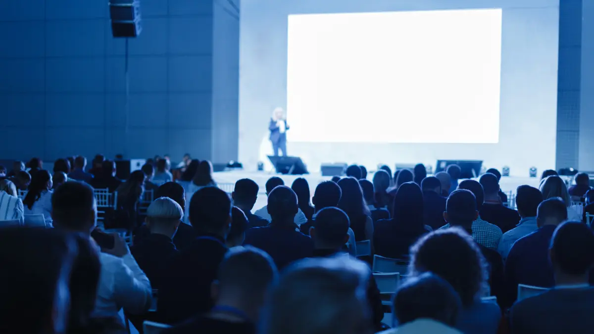 McDonald's organiza una convención para su Directivos y acaban Comiendo Hamburguesas de Vicio